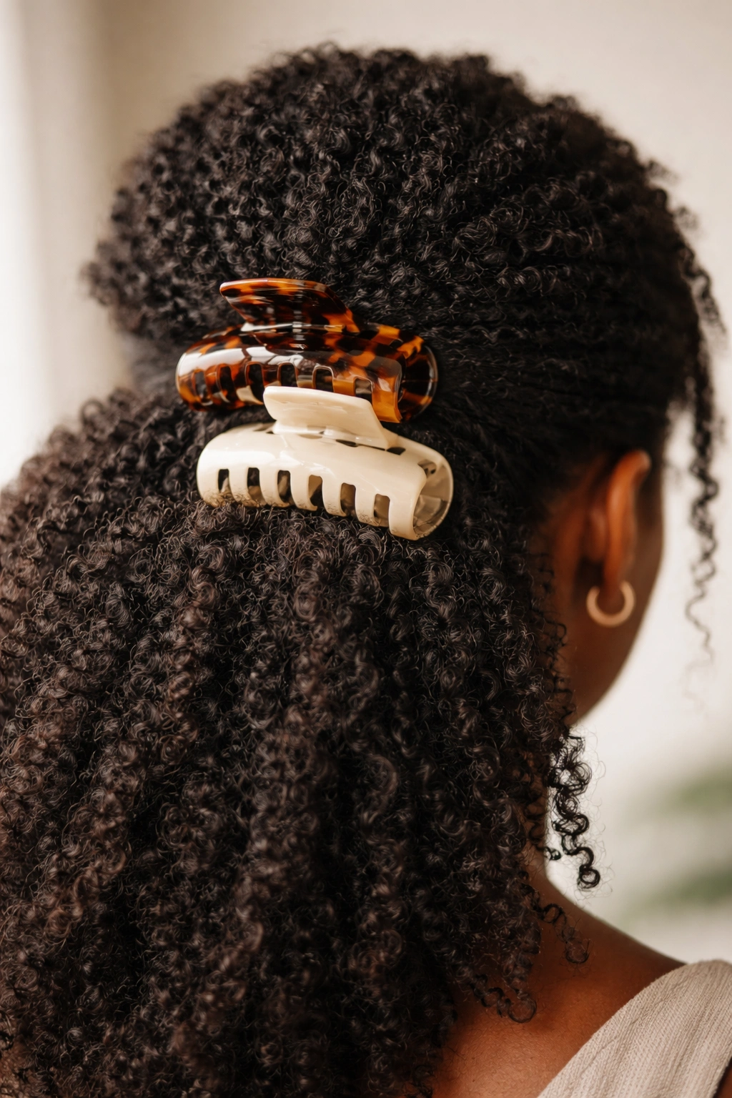 Close-up of two-tone claw clips on a 4C hair half-up hairstyle
