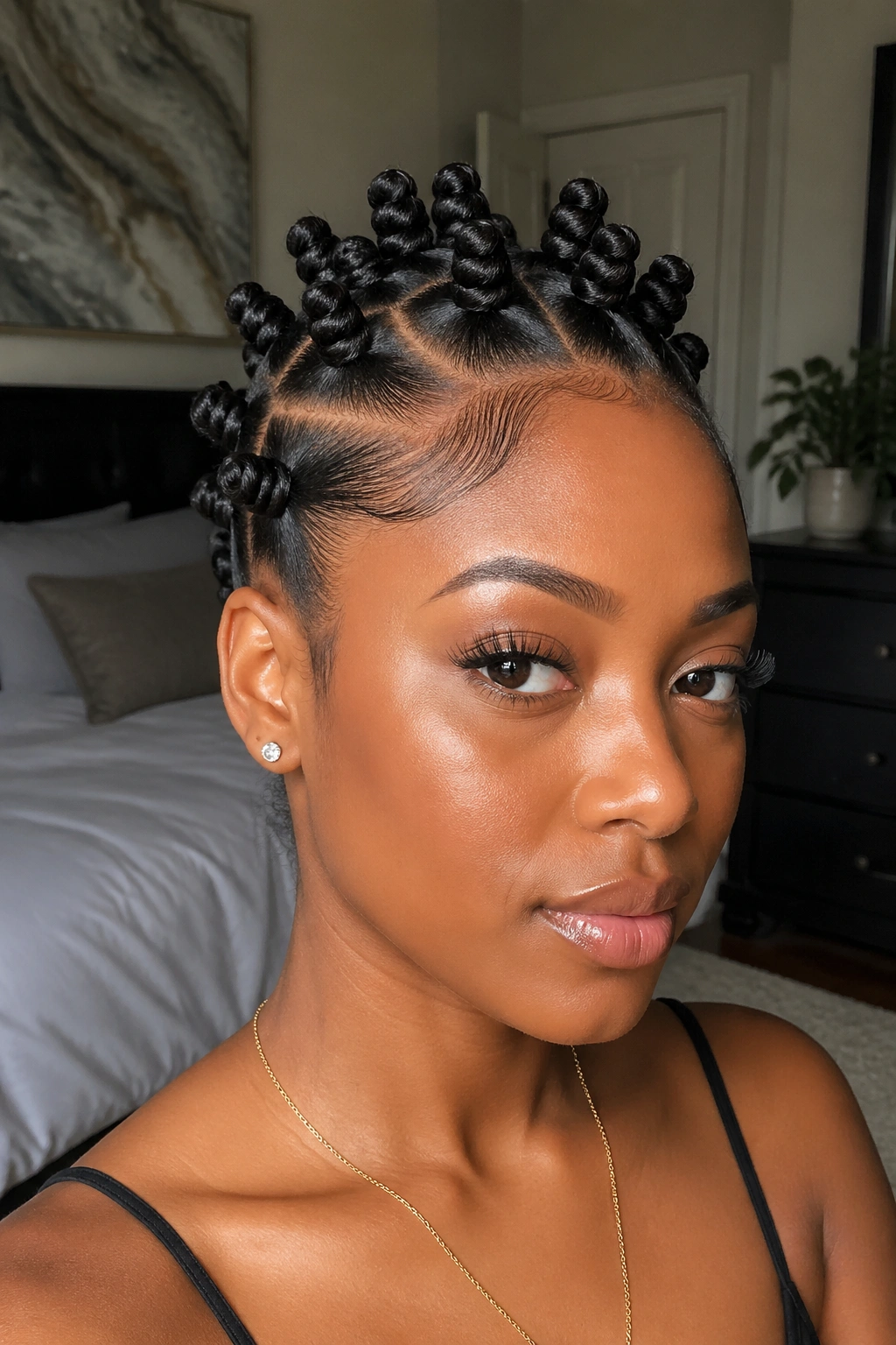 Close-up of a real person with high-crown Bantu knots and lifted crown under natural light